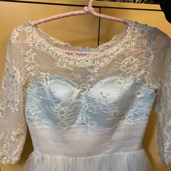 Gown - Picture 2 of 6